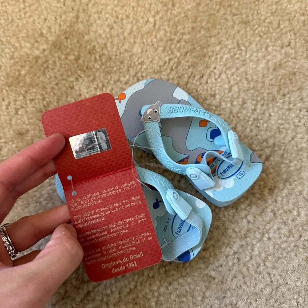 NWT Havaianas Baby Shark Sandals Size 5C